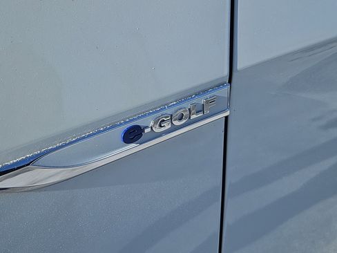 Used 2017 Volkswagen e-Golf SEL Premium image 6