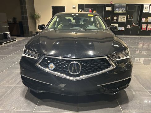 Used 2018 Acura TLX image 2
