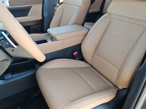 Used 2024 Hyundai Santa Fe Limited image 18