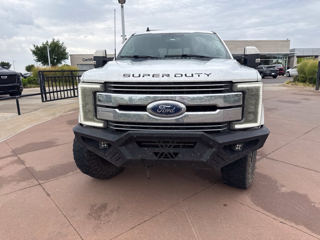 Used 2019 Ford F250 Lariat w/ Lariat Value Package AWD/4WD image 2