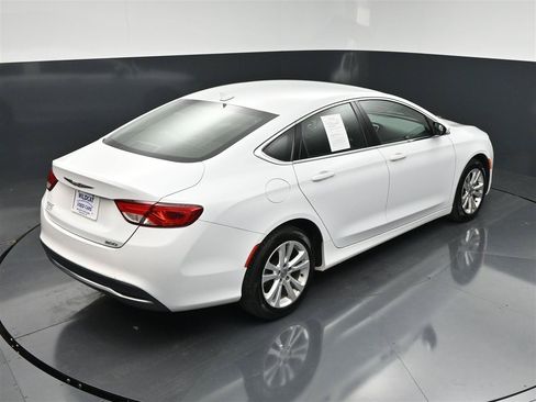 Used 2017 Chrysler 200 Limited Platinum w/ Comfort & Convenience Group FWD image 24