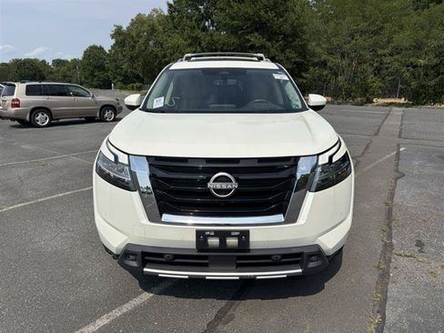 Used 2023 Nissan Pathfinder Platinum w/ Lighting Package (N93) FWD image 2