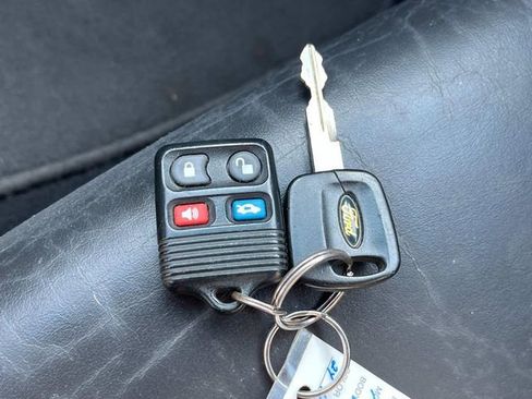 Used 2002 Ford Thunderbird image 27