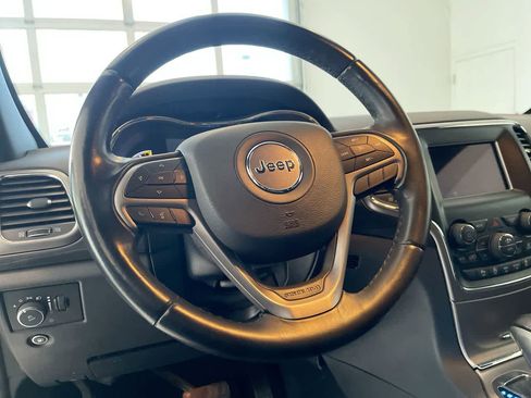 Used 2020 Jeep Grand Cherokee Laredo image 14