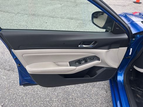 Used 2025 Nissan Altima 2.5 SV image 20