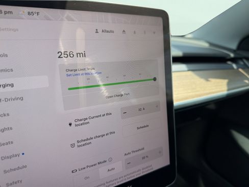 Used 2023 Tesla Model 3 Standard Range RWD image 2