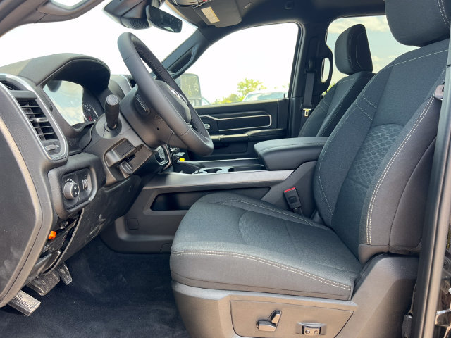 Used 2025 RAM 2500 Big Horn AWD/4WD image 3
