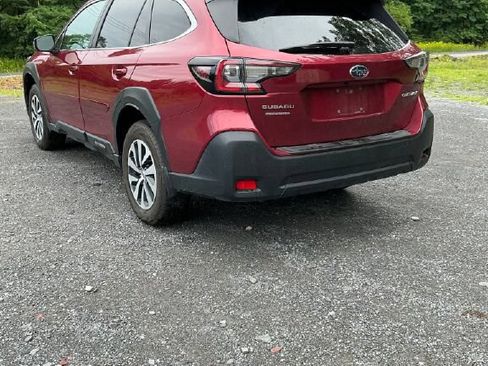 Used 2024 Subaru Outback Premium AWD/4WD image 3