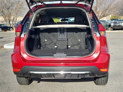 Used 2018 Nissan Rogue SV image 30