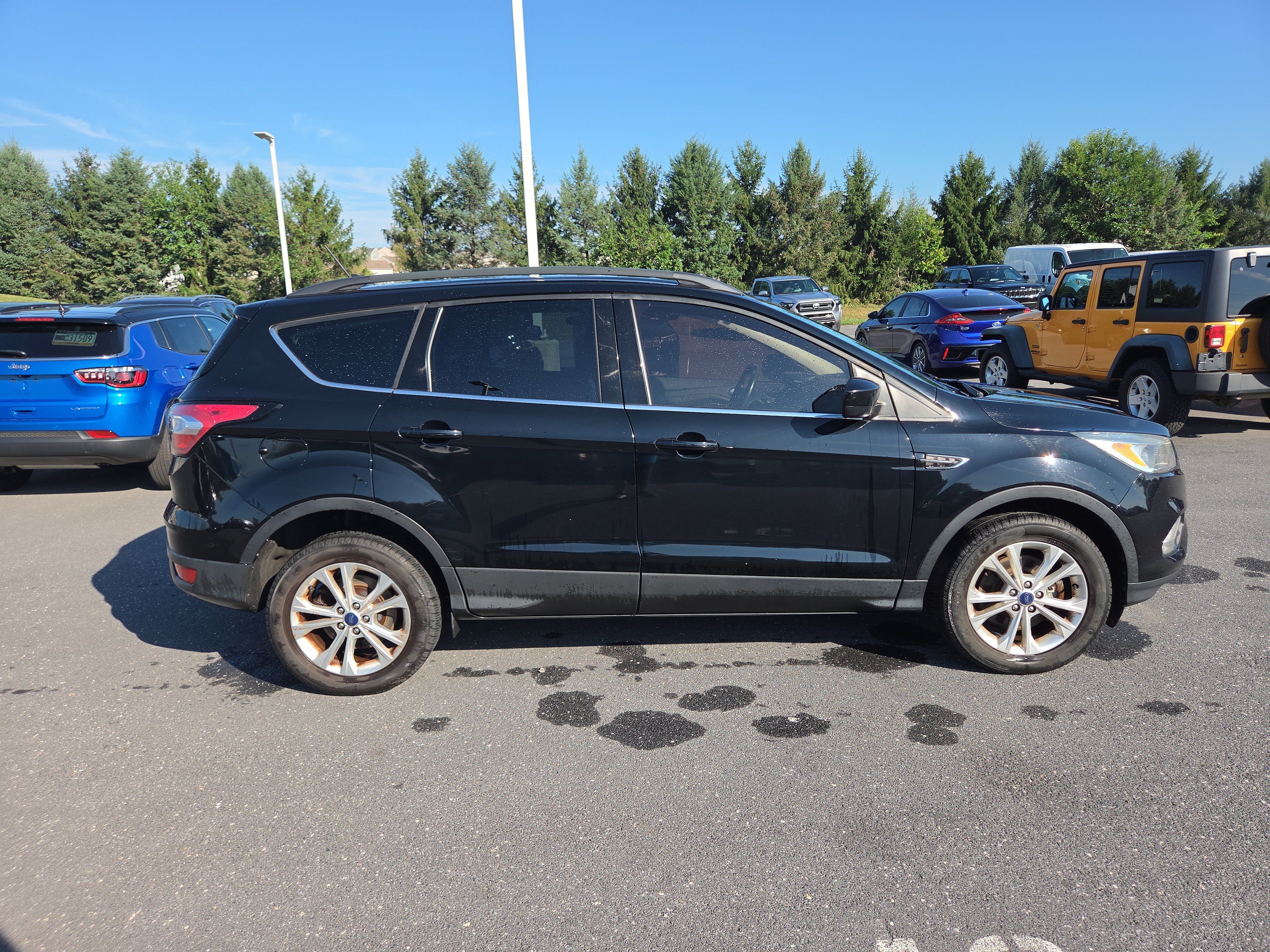 Used 2018 Ford Escape SE w/ Ford Safe & Smart Package AWD/4WD image 17