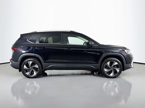 New 2025 Volkswagen Taos SE image 8