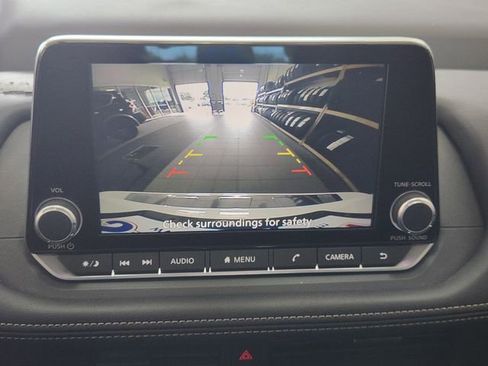 Used 2024 Nissan Rogue S AWD/4WD image 13