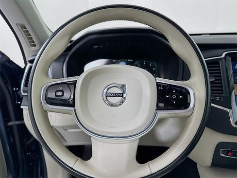 Used 2020 Volvo XC90 T5 Momentum w/ Protection Package Premier image 18