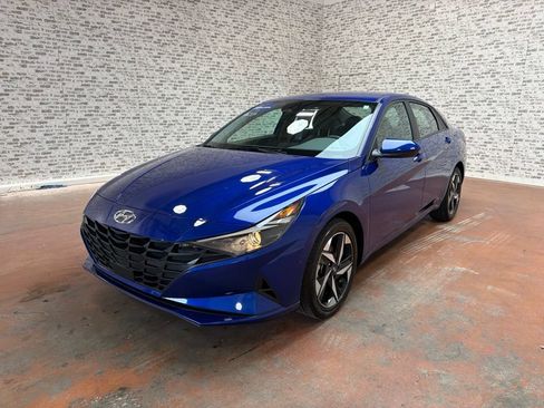 Certified 2023 Hyundai Elantra SEL w/ Convenience Package FWD image 3