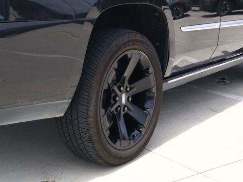 Used 2019 Cadillac Escalade Premium Luxury AWD/4WD image 12