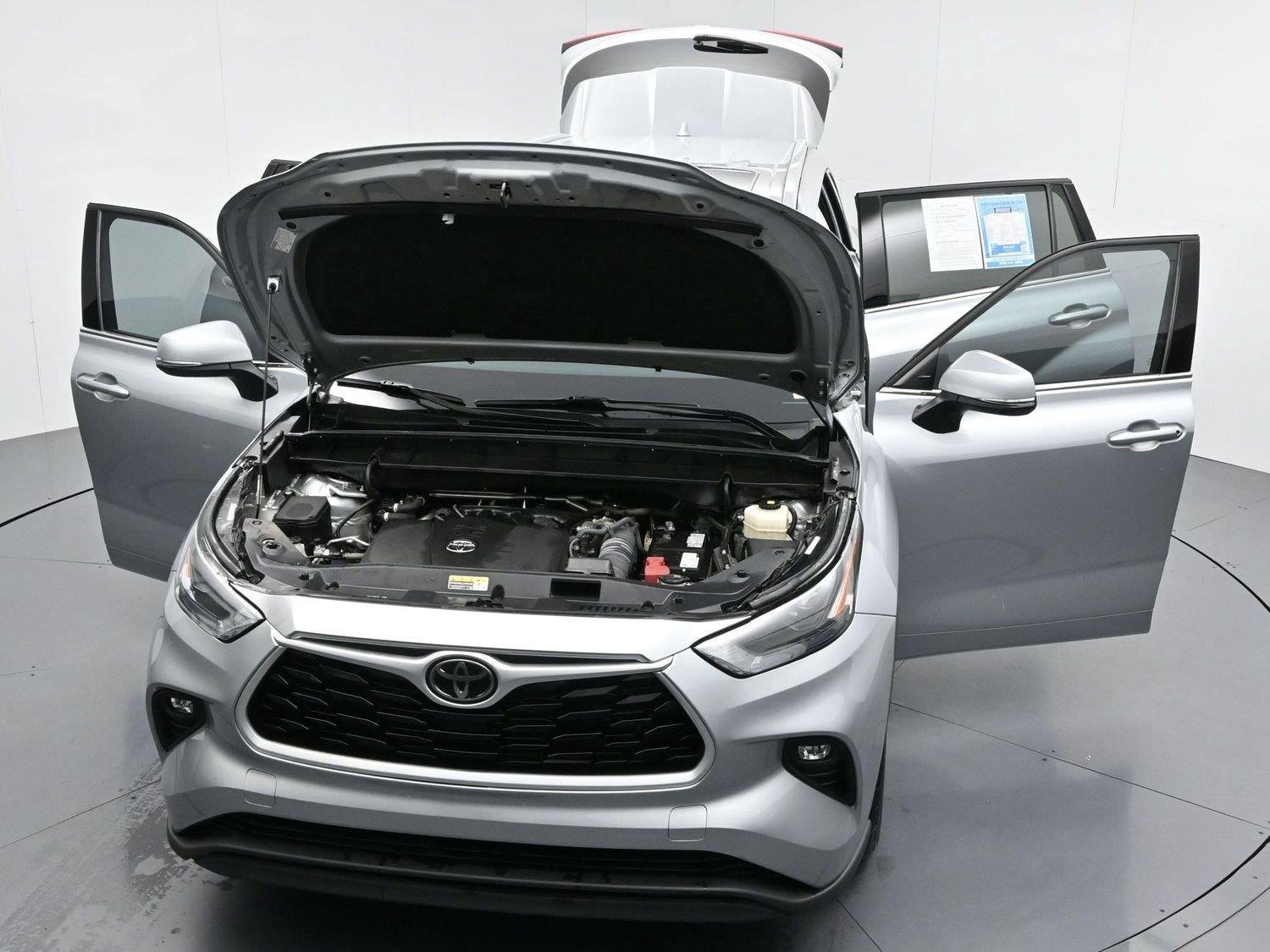 Used 2022 Toyota Highlander XLE FWD image 49