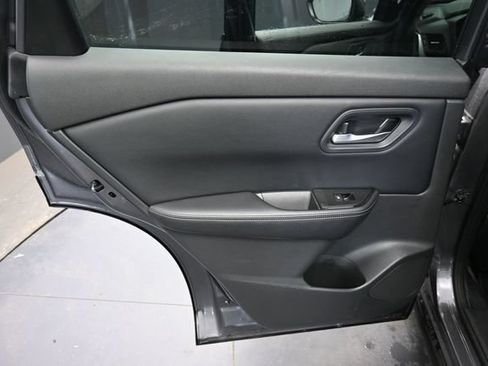 Used 2025 Nissan Rogue SV AWD/4WD image 15