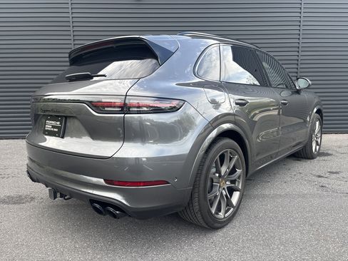 Certified 2022 Porsche Cayenne Turbo AWD/4WD image 5