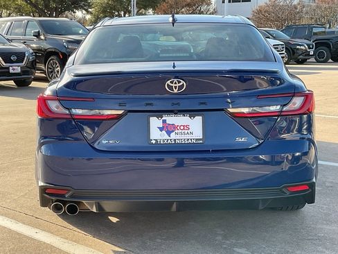 Used 2025 Toyota Camry SE image 6