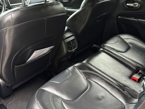 Used 2014 Jeep Cherokee Limited w/ Technology Group FWD image 16