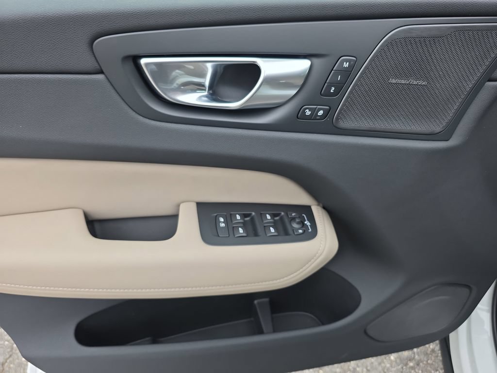 New 2026 Volvo XC60 B5 Plus w/ Protection Package Premier AWD/4WD image 11