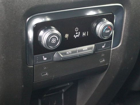 Used 2025 GMC Yukon XL Denali image 38