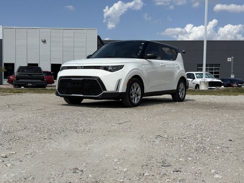 Used 2023 Kia Soul S FWD image 1