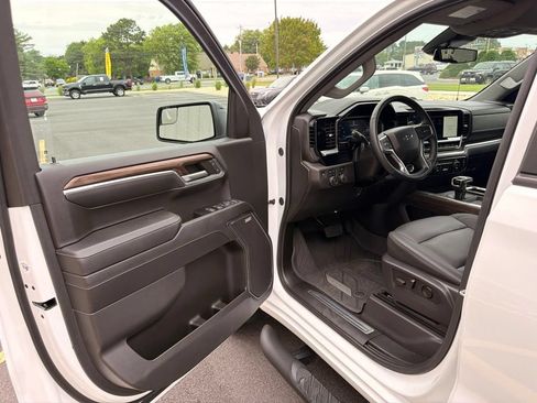 Used 2024 Chevrolet Silverado 1500 RST w/ Redline Edition AWD/4WD image 11