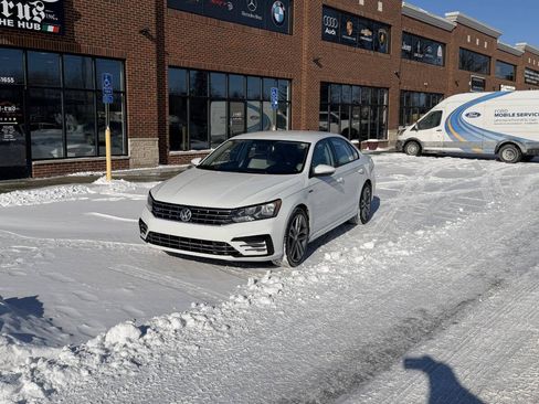 Used 2018 Volkswagen Passat 2.0T S image 2