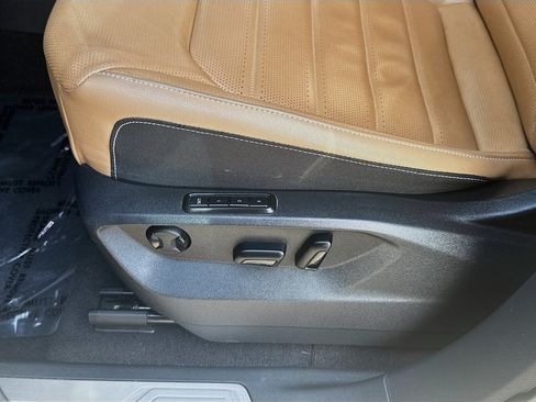 Certified 2024 Volkswagen Atlas Cross Sport SEL R-Line AWD/4WD image 18