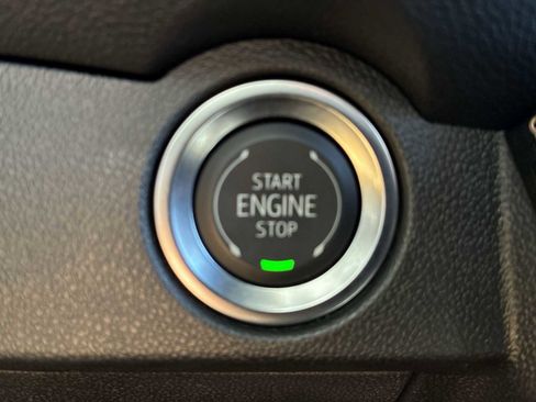 Certified 2025 Chevrolet Traverse RS image 17