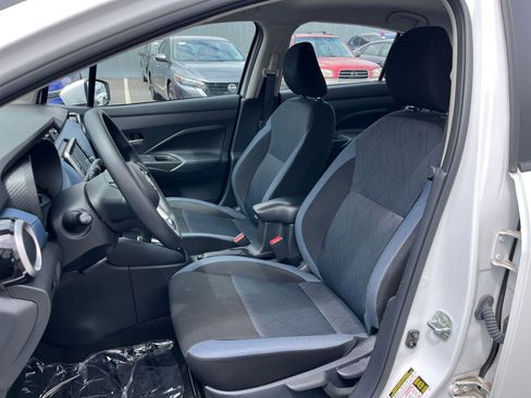Used 2025 Nissan Versa SV FWD image 34