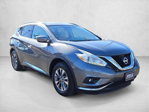 Used 2017 Nissan Murano SV image 3