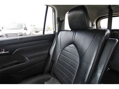 Used 2023 Toyota Highlander XLE image 14