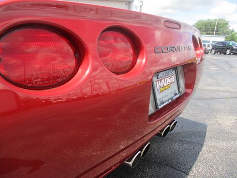 Used 1997 Chevrolet Corvette Coupe w/ Memory Pkg RWD image 4