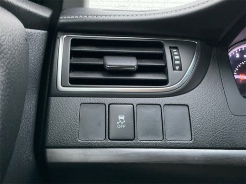 Used 2017 Toyota Camry XLE image 26