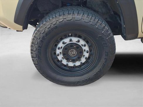 Used 2020 Toyota Tacoma TRD Off-Road w/ TRD Premium Off Road Package AWD/4WD image 8