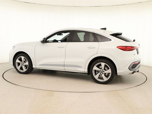 Certified 2025 Audi Q5 Prestige w/ 20" Wheel Package image 3