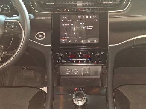 Used 2023 Jeep Grand Cherokee L Altitude AWD/4WD image 4