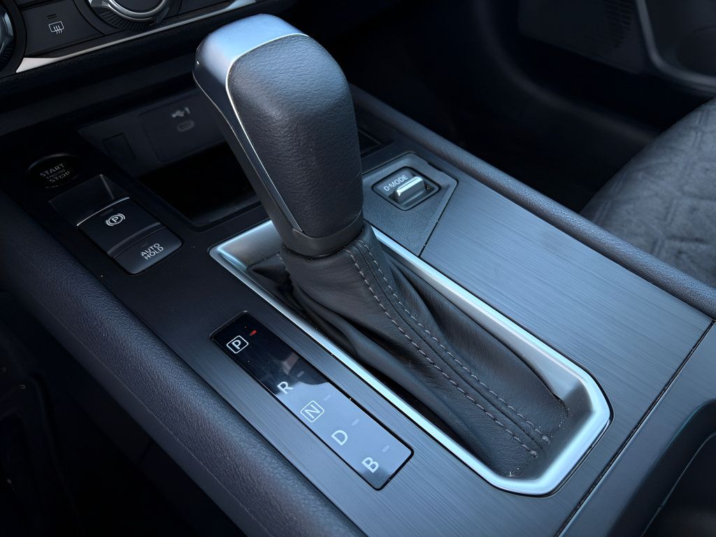 Certified 2025 Nissan Kicks SV FWD image 31