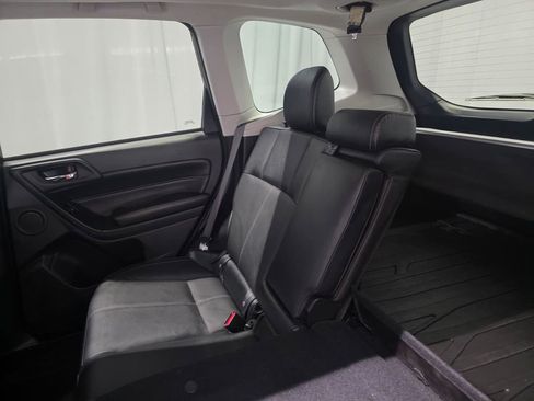 Used 2017 Subaru Forester 2.5i Touring AWD/4WD image 11