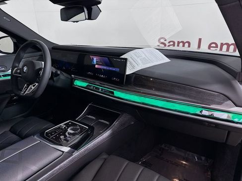 Used 2025 BMW 760i xDrive image 30