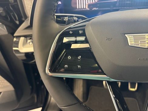 New 2025 Cadillac Optiq Sport 1 image 38