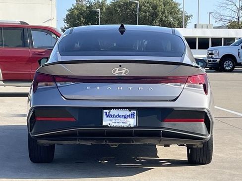 Used 2025 Hyundai Elantra Sport FWD image 5