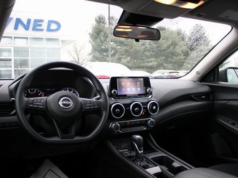Used 2024 Nissan Sentra S image 9