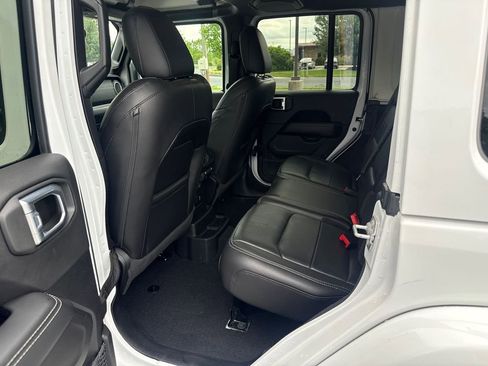 Used 2021 Jeep Wrangler Unlimited Sahara w/ Uconnect 4C Nav & Sound Group AWD/4WD image 11