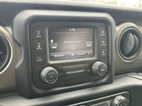 Used 2018 Jeep Wrangler Unlimited Sport image 14