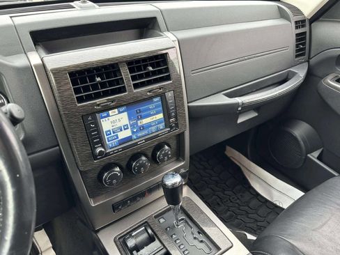 Used 2011 Jeep Liberty Limited w/ Sky's The Limit Group AWD/4WD image 25