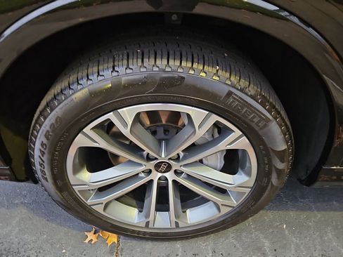 Certified 2025 Audi Q7 2.0T Premium w/ Convenience Plus Package image 10