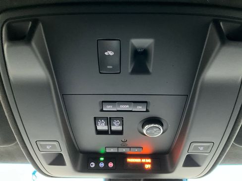 Used 2020 Cadillac Escalade ESV Platinum image 21